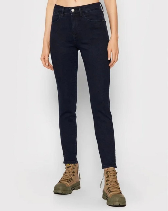 خرید شلوار جین اسکینی زنانه برای اندام کشیده و ظریف