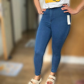 شلوار زنانه طرح لی کشی جذب دارای دکمه و زیپ سایز 36 تا 42 رنگ آبی